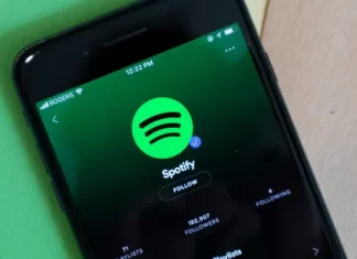 Varför pausar Spotify låtarna? Så här löser du det
